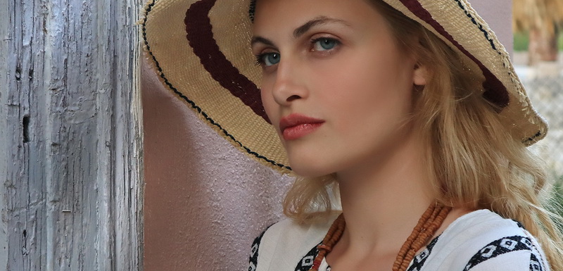 WOMAN